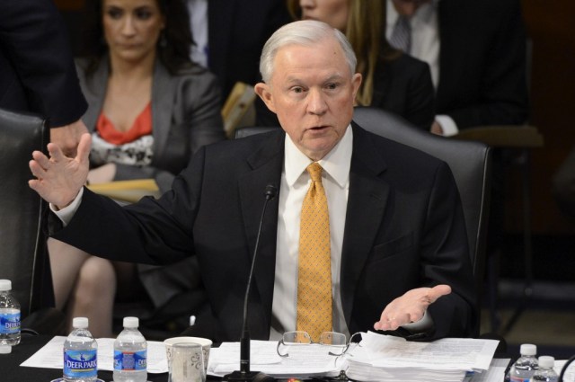 Conservadores afirman que Obama planea legalizar a millones de indocumentados