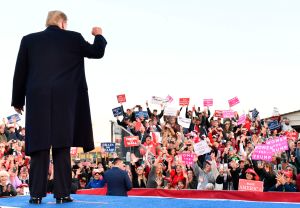 Donald Trump durante mitin en Illinois