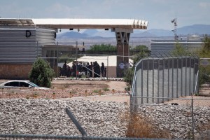 campamento de carpas, Refugio para niños migrantes en Tornillo, Texas